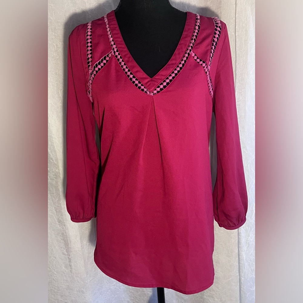 Women's red / pink V-Neck Top